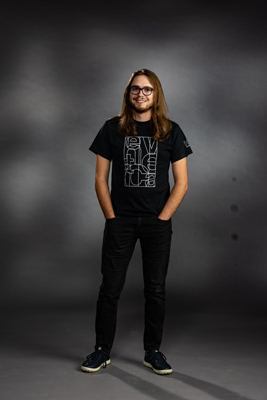 22367 Antoni Carlson 002